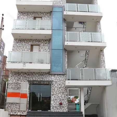 เอสอาร์ เรซิเดนซี Hotel Zirakpur ภายนอก รูปภาพ