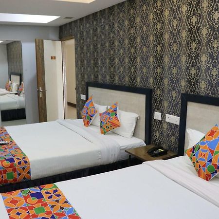 เอสอาร์ เรซิเดนซี Hotel Zirakpur ภายนอก รูปภาพ