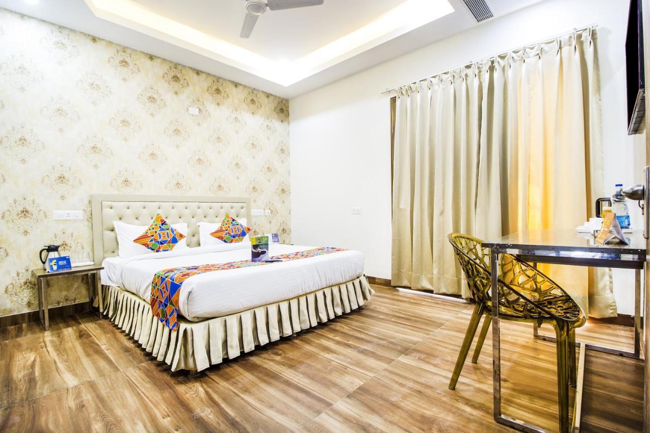 เอสอาร์ เรซิเดนซี Hotel Zirakpur ภายนอก รูปภาพ