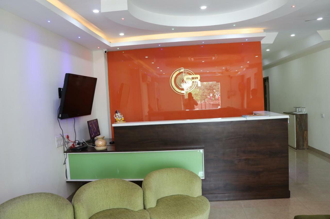เอสอาร์ เรซิเดนซี Hotel Zirakpur ภายนอก รูปภาพ