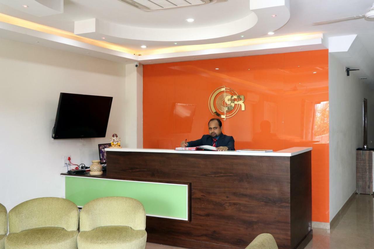 เอสอาร์ เรซิเดนซี Hotel Zirakpur ภายนอก รูปภาพ