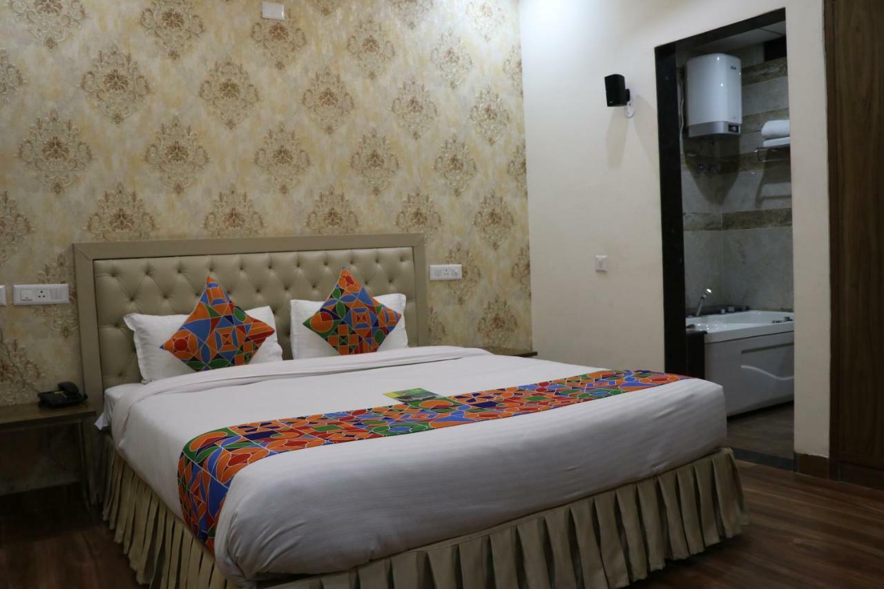 เอสอาร์ เรซิเดนซี Hotel Zirakpur ภายนอก รูปภาพ