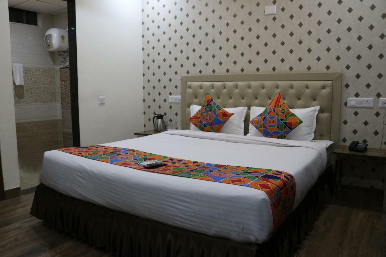 เอสอาร์ เรซิเดนซี Hotel Zirakpur ภายนอก รูปภาพ