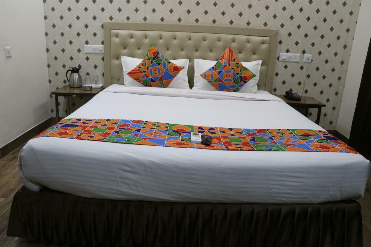 เอสอาร์ เรซิเดนซี Hotel Zirakpur ภายนอก รูปภาพ