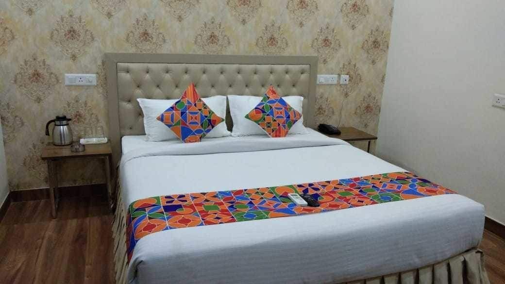 เอสอาร์ เรซิเดนซี Hotel Zirakpur ภายนอก รูปภาพ