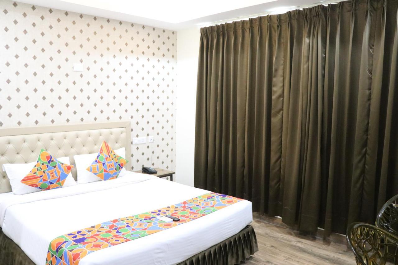 เอสอาร์ เรซิเดนซี Hotel Zirakpur ภายนอก รูปภาพ